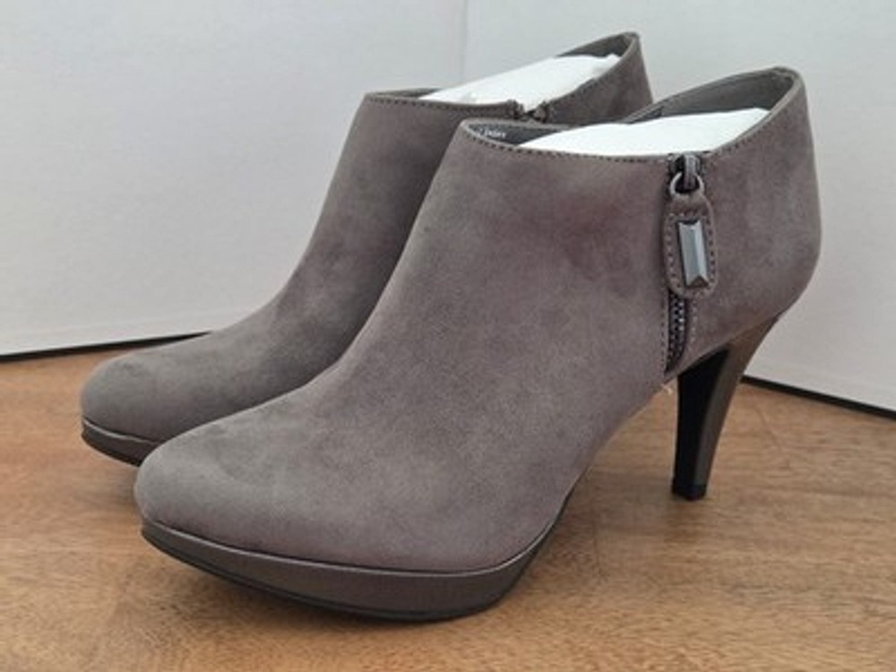 NIB Liz Claiborne Eagan Ankle Booties Gray Suede Heels Side Zip Size 7